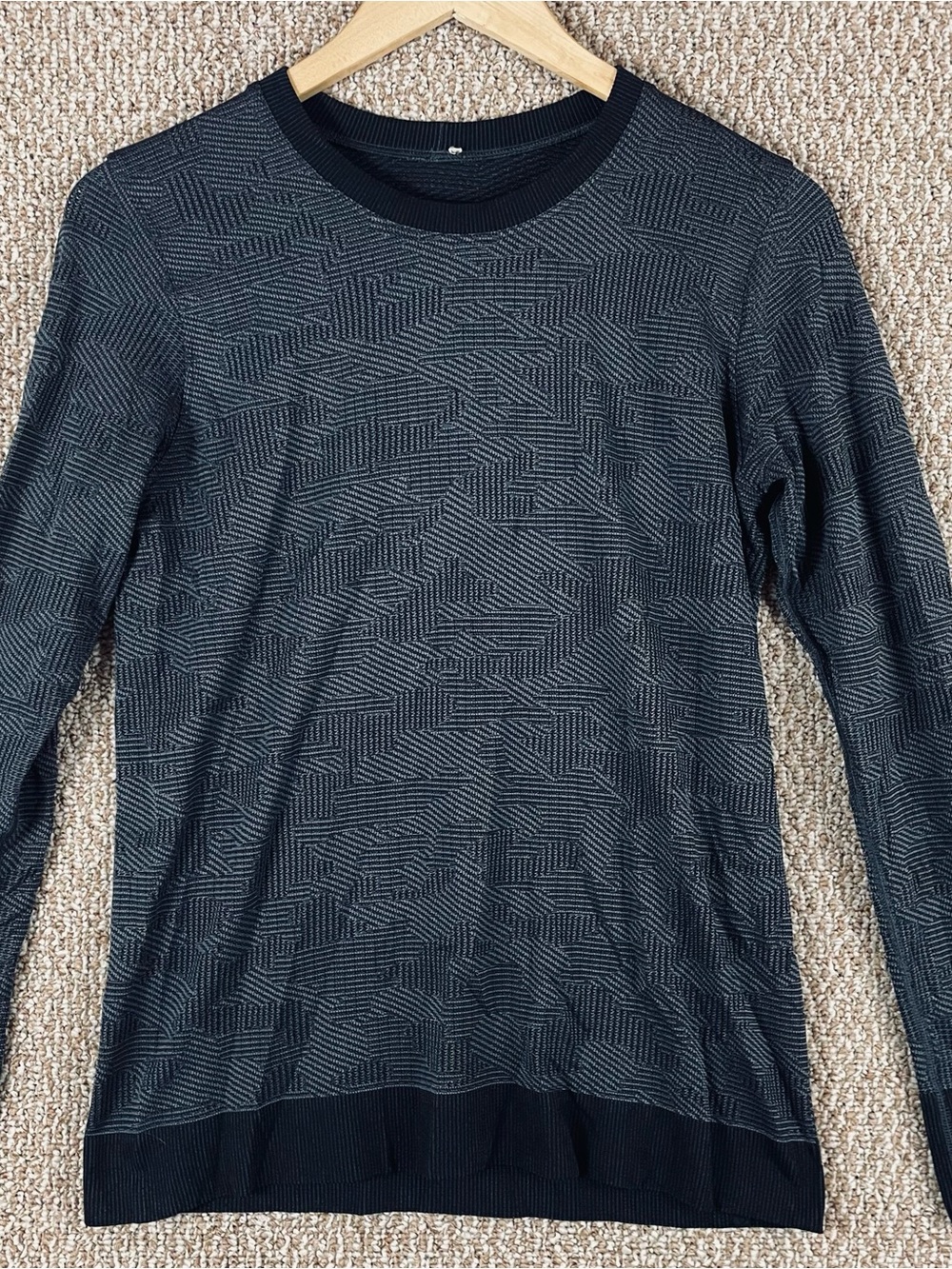 Lululemon Swiftly Breath Top Size 4 Long Sleeve Black Asphalt Vented Sport  T88